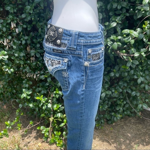 Miss Me Boot Cut Whiskering Factory Faded Low Rise Jeans - Picture 6 of 16